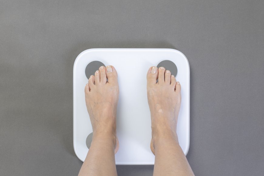 How does a smart scale work? How does it calculate the BMR, muscle mass, fat mass, etc.? The